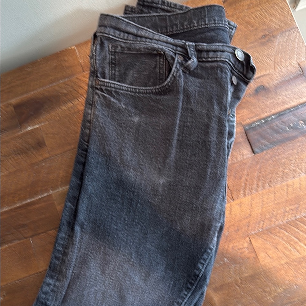 H&M Black Skinny Jeans with Sleek Design